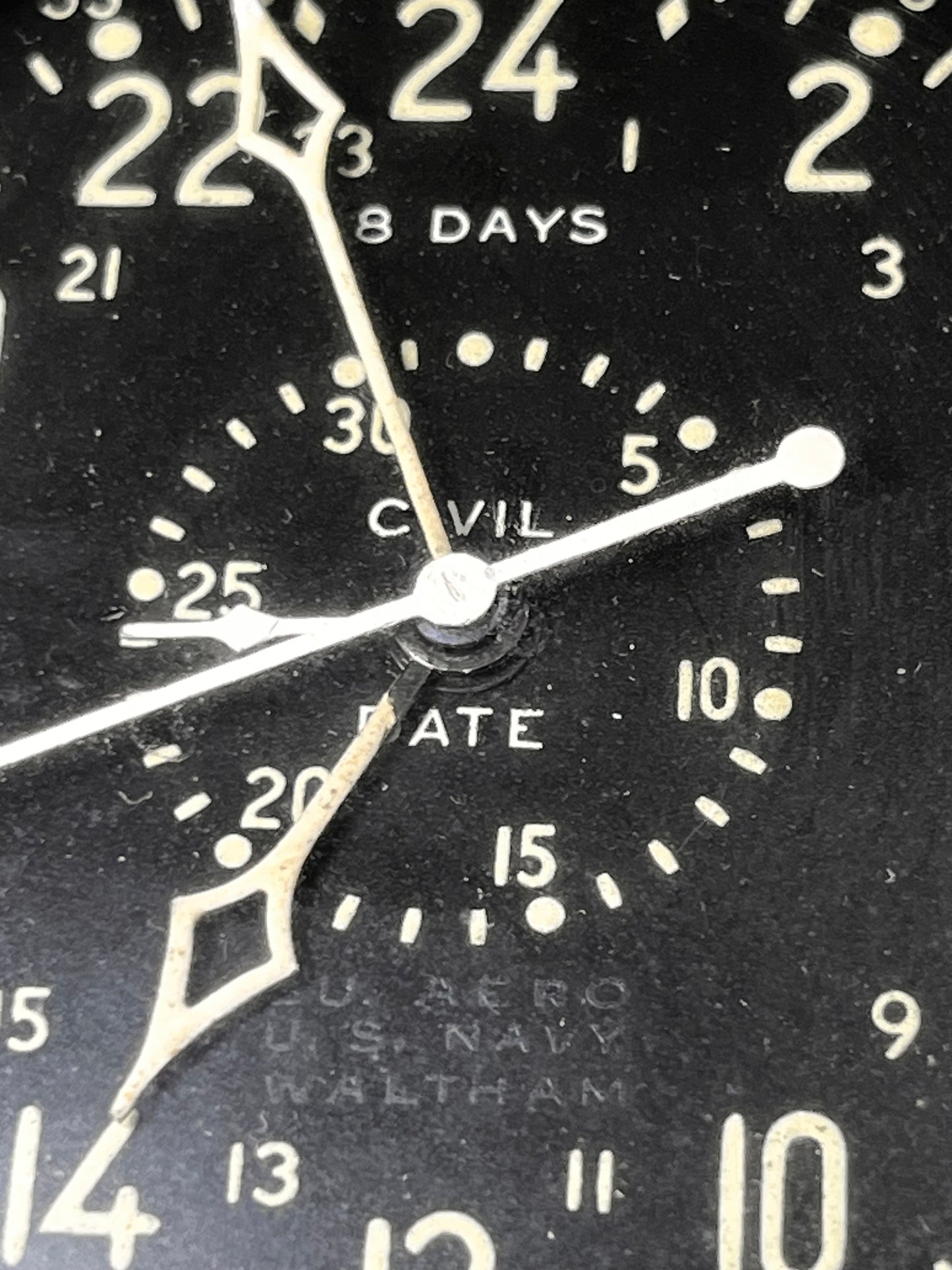 WALTHAM CDIA WW2 8 DAY Wind-Up mechanical US Military Civil Date Indicator Aeronaval (CDIA) CLOCK